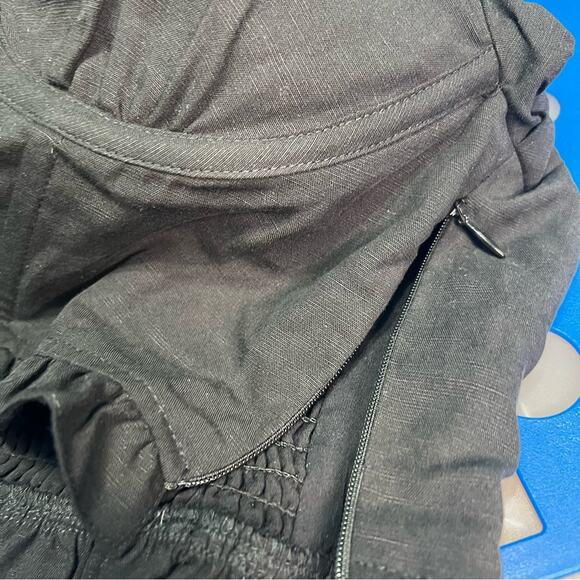 ASTR the Label XS Feronia Top in Black Smocked Back Boned Coquette Puff Shoulder - Picture 9 of 13